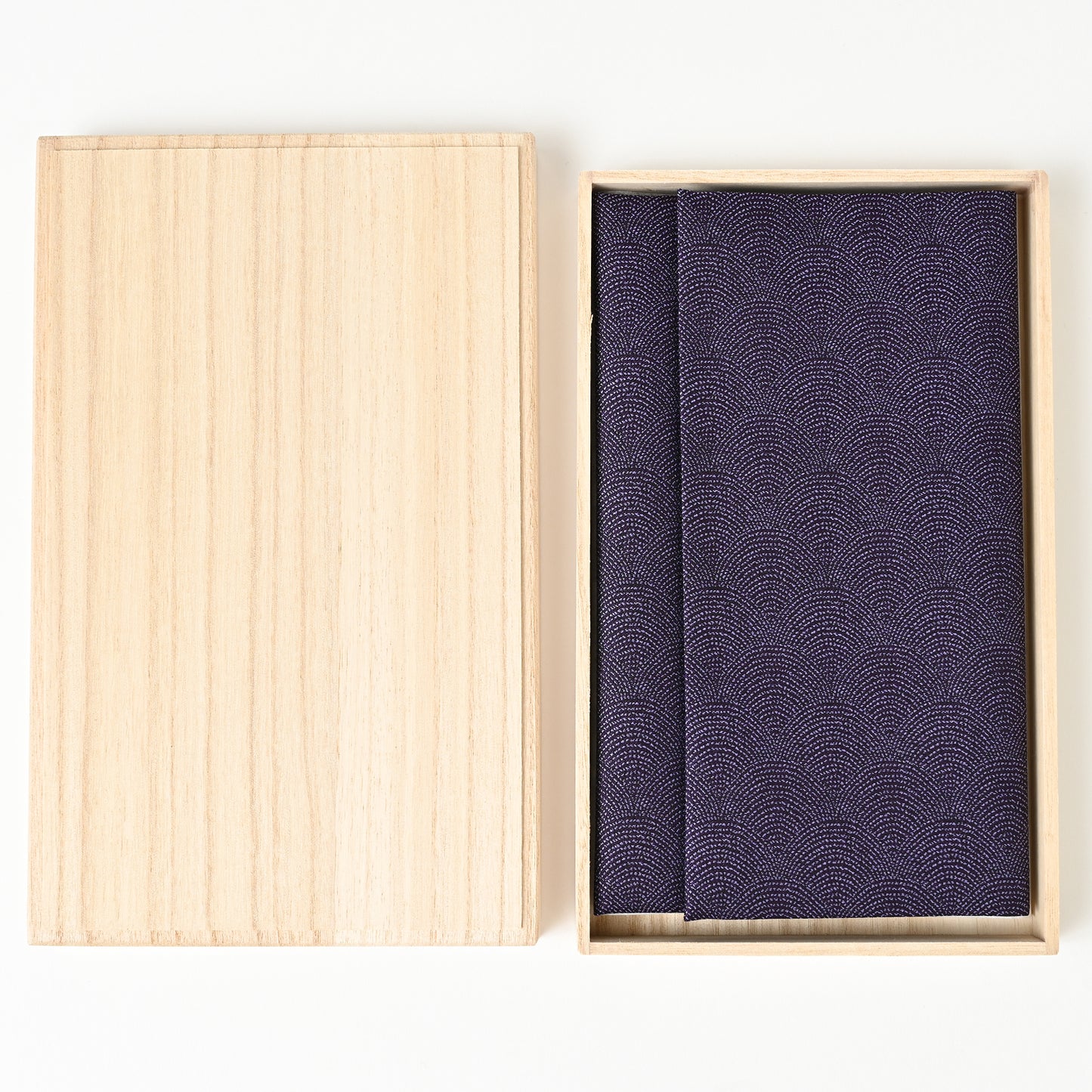 Nishijin-ori cloth, gold envelope, Japanese-made, paulownia wood box