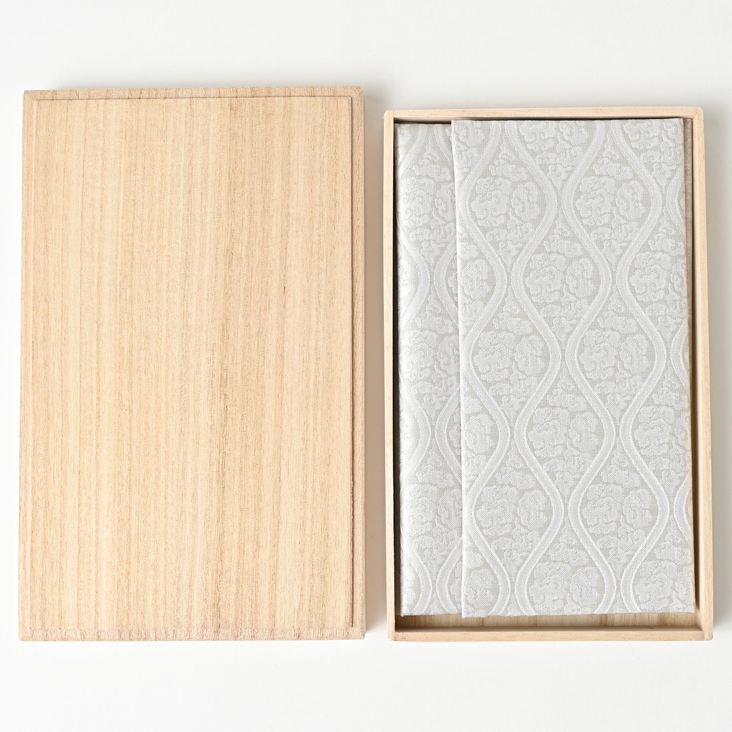 Nishijin-ori cloth, gold envelope, Japanese-made, paulownia wood box