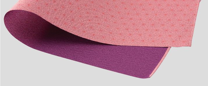 Stylish Furoshiki (Japanese-made furoshiki) from Kyoto. Polyester furoshiki, woven with a single weave, double-sided dyeing, 48 x 50cm wide. Features a hemp leaf pattern on the front and crepe fabric on the back.