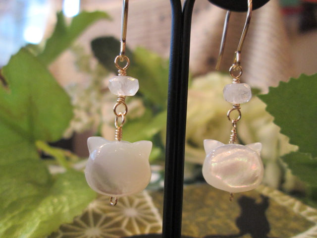 Natural Stone Earrings, 14kgf, Cat Shell, White Mother-of-Pearl, and Royal Moonstone