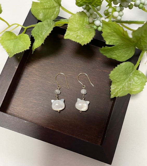 Natural Stone Earrings, 14kgf, Cat Shell, White Mother-of-Pearl, and Royal Moonstone
