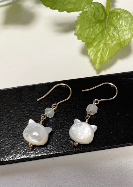 Natural Stone Earrings, 14kgf, Cat Shell, White Mother-of-Pearl, and Royal Moonstone