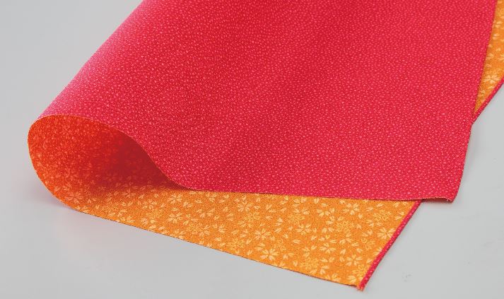 Stylish Furoshiki (Japanese-made furoshiki) from Kyoto. Polyester, Ichigoshi-ori weave, double-sided dyed, 48cm x 50cm wide, with a hail and small pattern on the front and small cherry blossom pattern on the back.