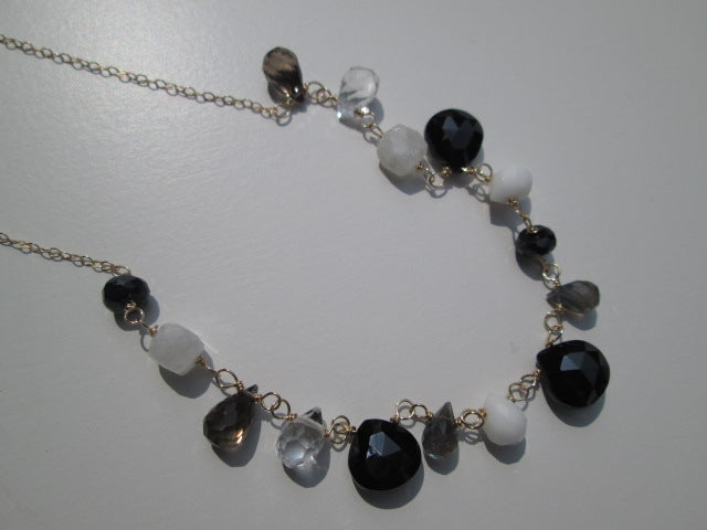 Necklace with natural stone, 14kgf chain, black spinel 