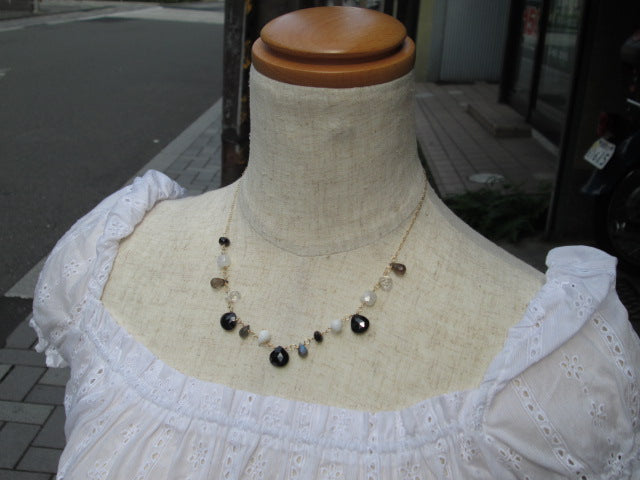 Necklace with natural stone, 14kgf chain, black spinel 