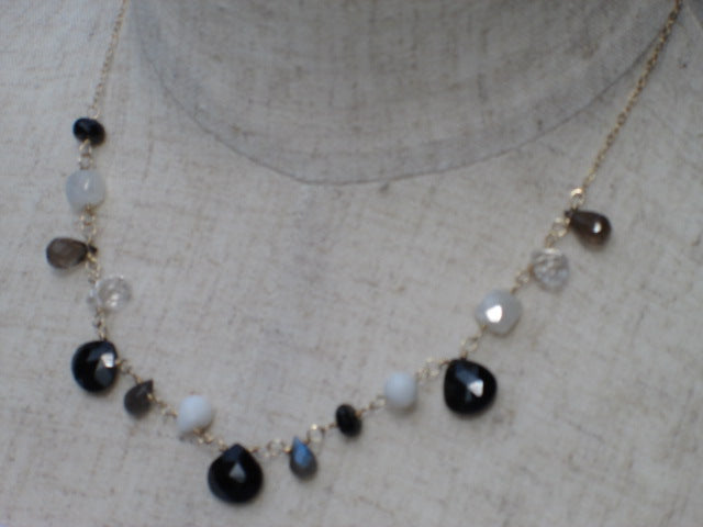 Necklace with natural stone, 14kgf chain, black spinel 