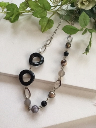 Women's necklace made of natural onyx and freshwater pearls from Botswana 