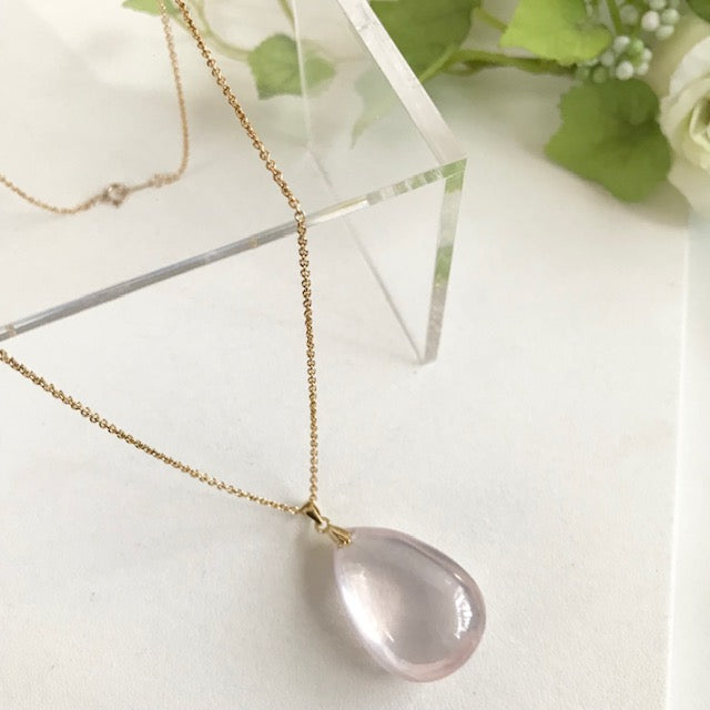Necklace with large natural rose quartz stones from Madagascar 