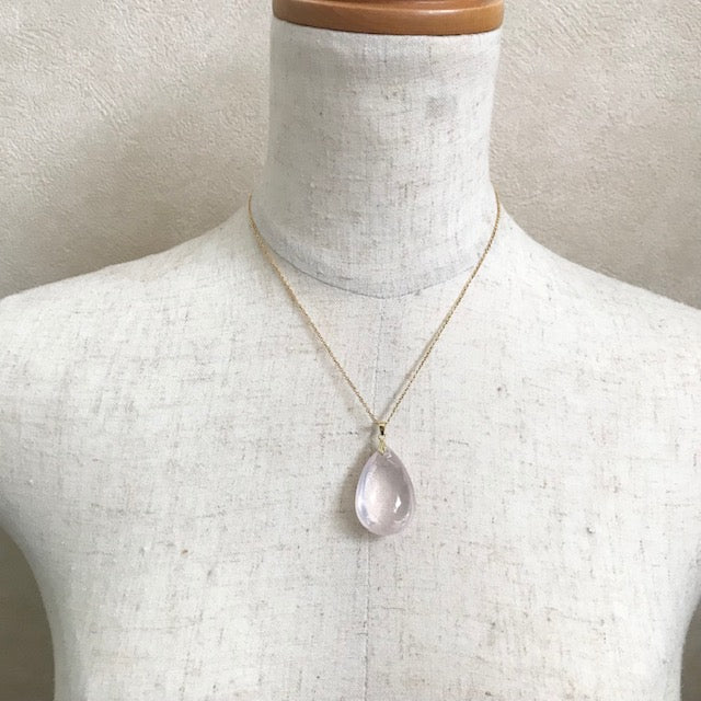 Necklace with large natural rose quartz stones from Madagascar 